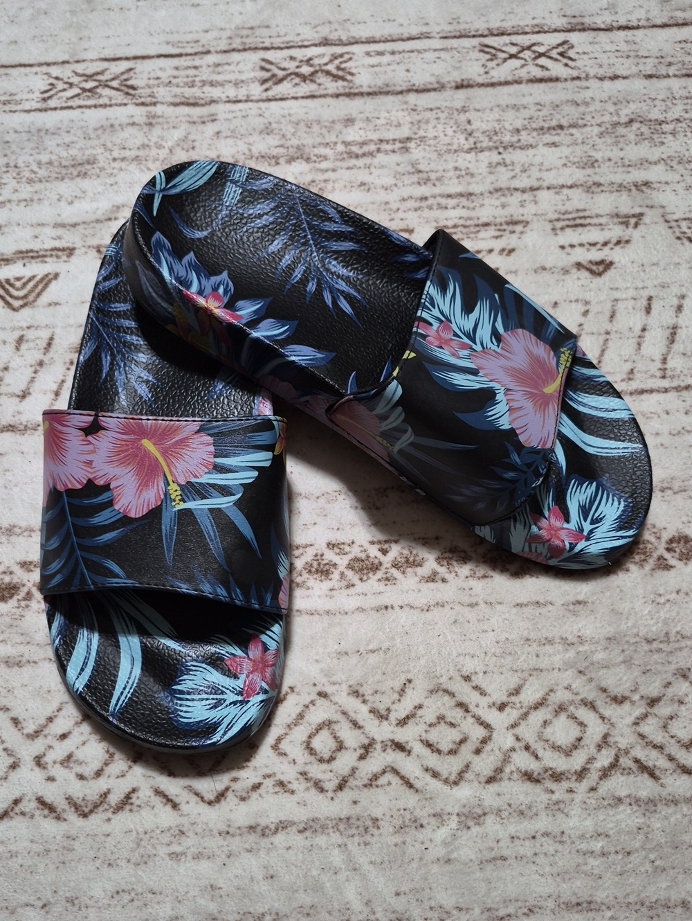 Source Unknown Black Slide Sandals with Pink & Blue Floral Print
